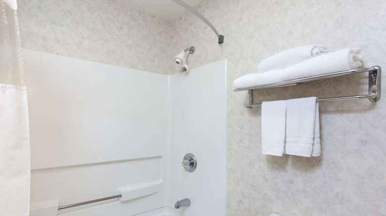 <b>Ramada Sellersburg/Louisville North Room</b>. Images powered by <a href="https://iceportal.shijigroup.com/" title="IcePortal" target="_blank">IcePortal</a>.