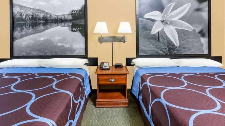 Super 8 Pine Bluff Room