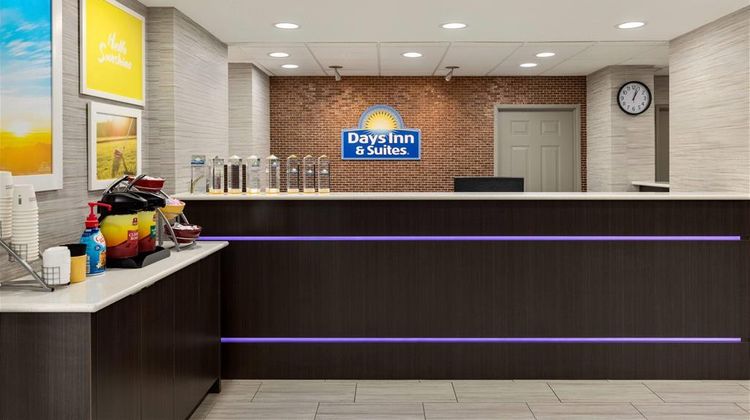 Days Inn and Suites Prattville Lobby