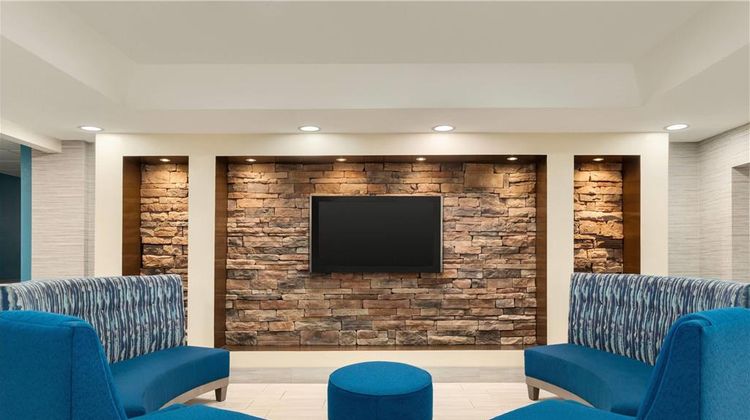 Days Inn and Suites Prattville Lobby