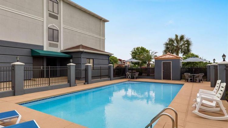 Days Inn and Suites Prattville Pool