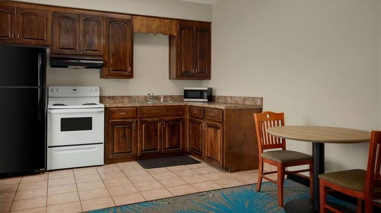 Days Inn and Suites Prattville Suite