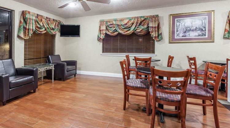 Days Inn Ruston LA Lobby