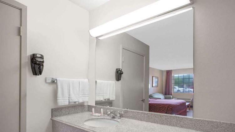 Days Inn Ruston LA Room