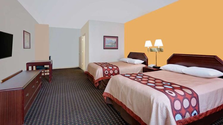 Super 8 Hillsville Room