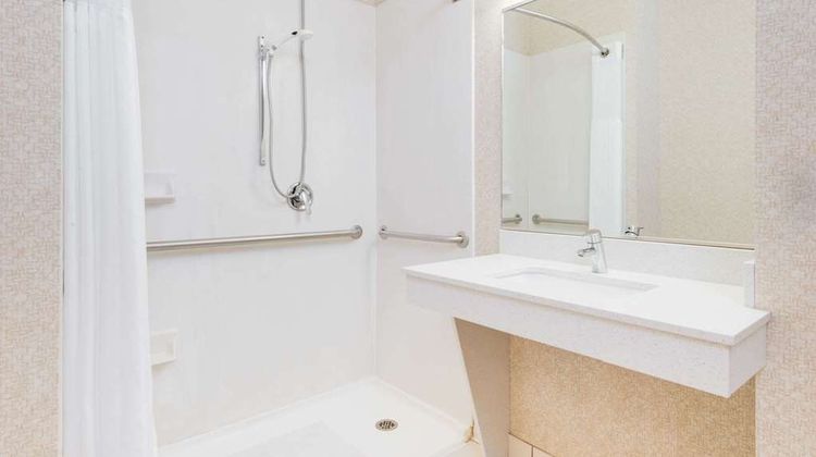Wingate by Wyndham Gillette Room