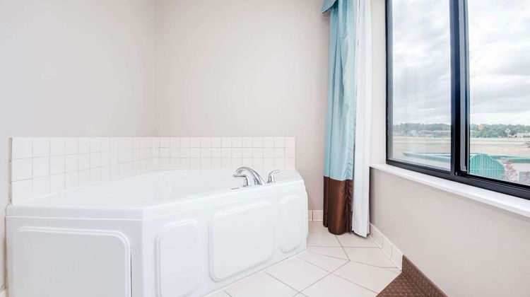 Wingate by Wyndham Gillette Room