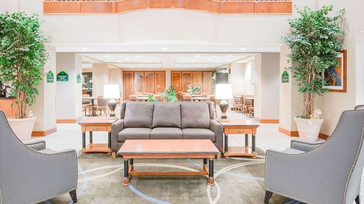 Wingate by Wyndham Gillette Lobby
