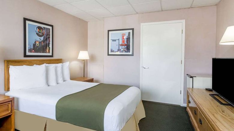 <b>Days Inn Bedford Room</b>. Images powered by <a href="https://iceportal.shijigroup.com/" title="IcePortal" target="_blank">IcePortal</a>.