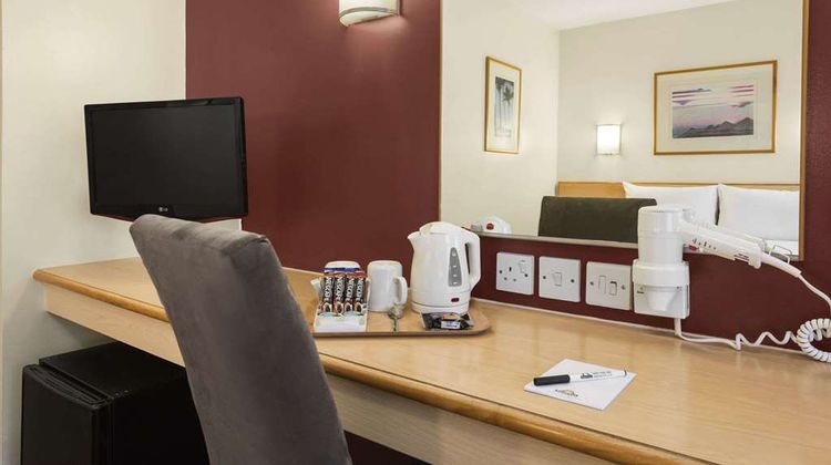 Days Inn Warwick South M40 Room