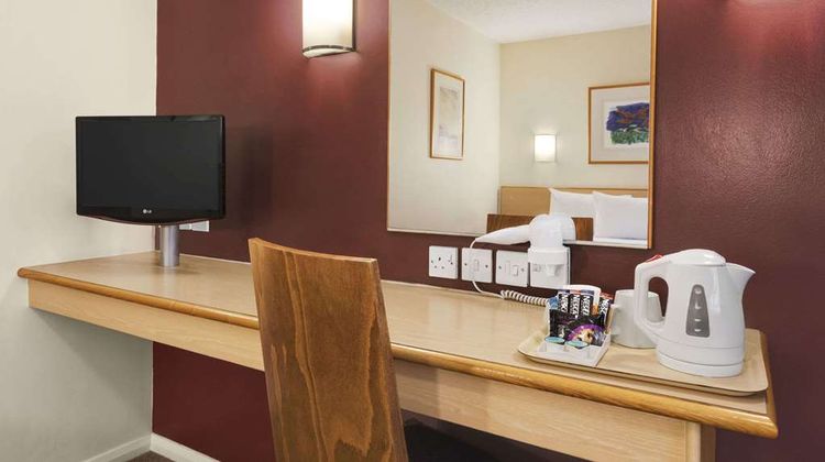 Days Inn Warwick South M40 Room