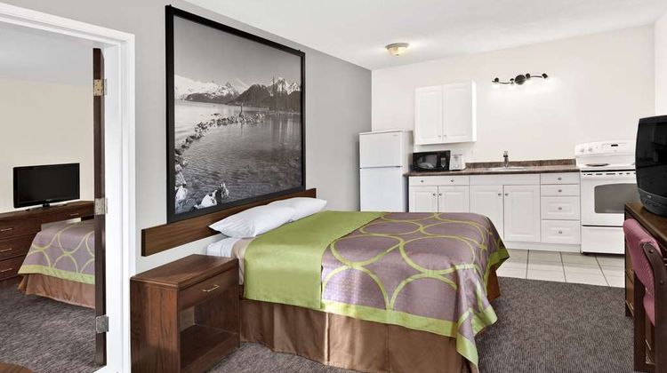 Super 8 Kamloops East Suite