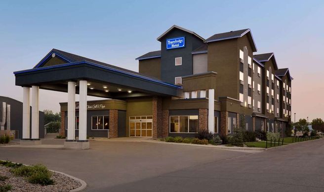 Travelodge Weyburn Exterior