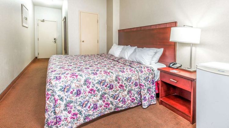 Howard Johnson Inn Toronto Downtown West Room