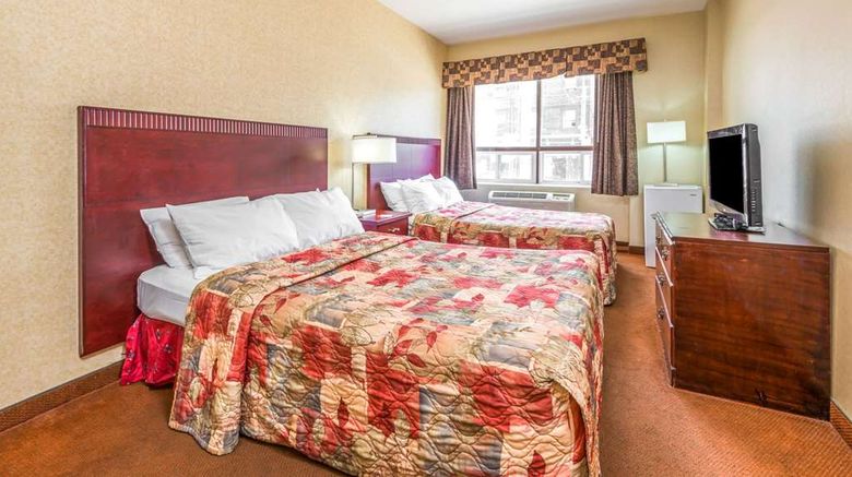 <b>Howard Johnson Inn Toronto Downtown West Room</b>. Images powered by <a href="https://iceportal.shijigroup.com/" title="IcePortal" target="_blank">IcePortal</a>.