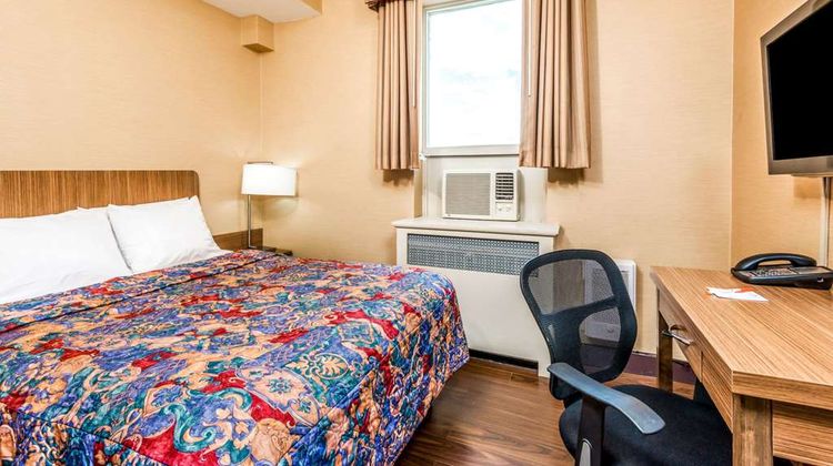 Howard Johnson Inn Toronto Downtown West Room