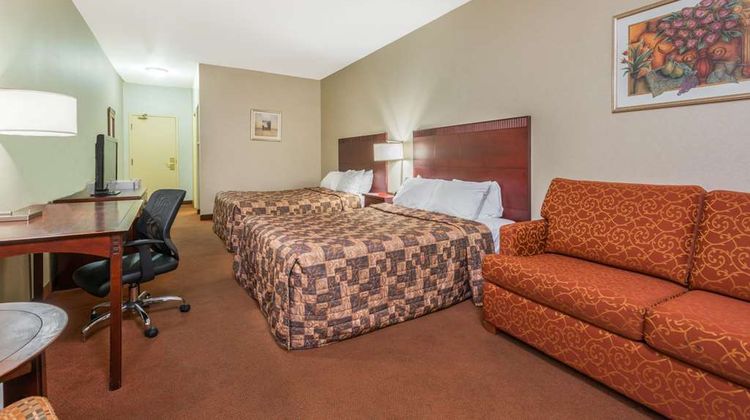 Howard Johnson Inn Toronto Downtown West Room