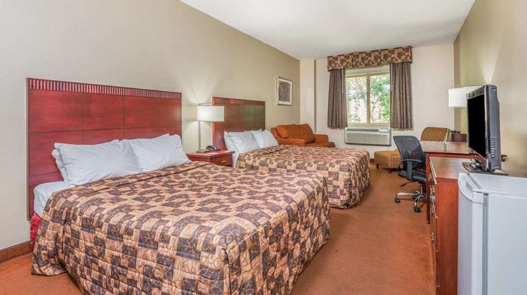 Howard Johnson Inn Toronto Downtown West Room