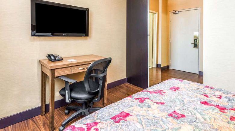<b>Howard Johnson Inn Toronto Downtown West Room</b>. Images powered by <a href="https://iceportal.shijigroup.com/" title="IcePortal" target="_blank">IcePortal</a>.