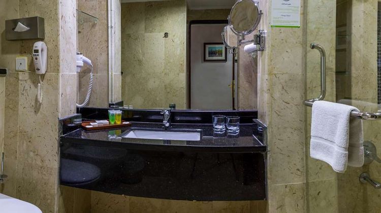 Days Inn Hotel Suites Amman Room