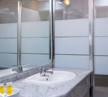Days Inn Hotel Suites Amman Room