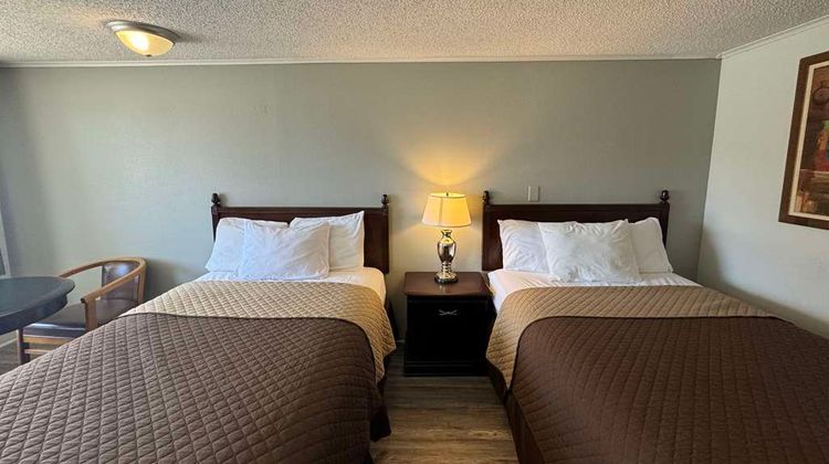 Knights Inn Bridgeport Room
