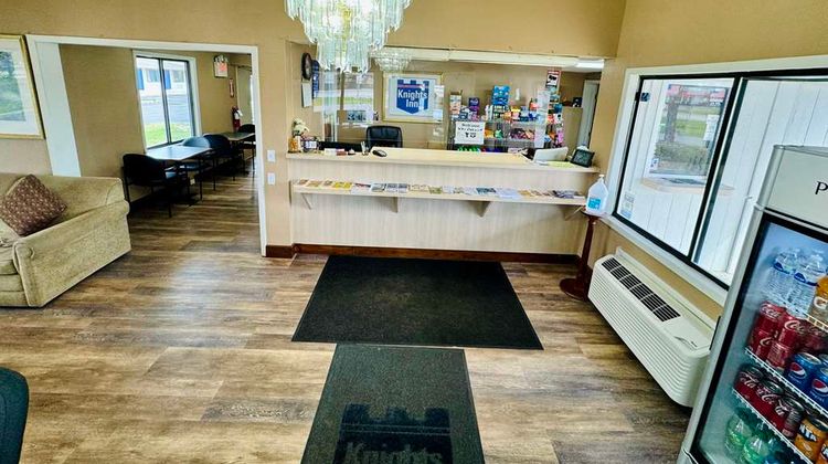 Knights Inn Bridgeport Lobby