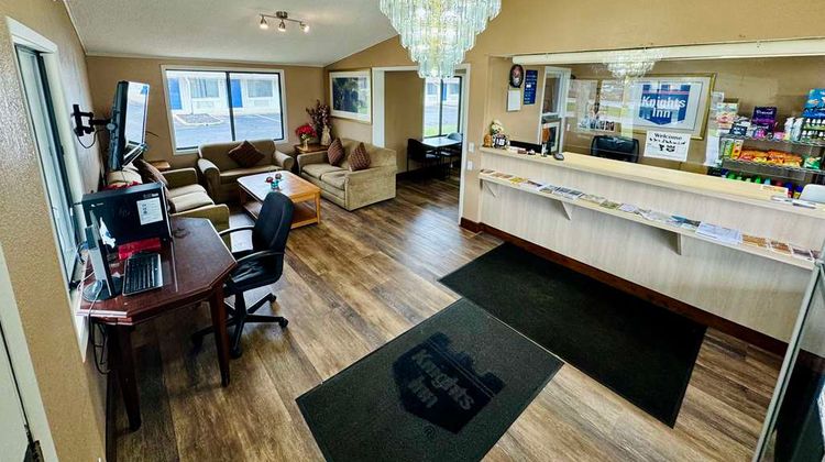 Knights Inn Bridgeport Lobby
