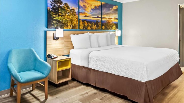 Days Inn Houston East Room