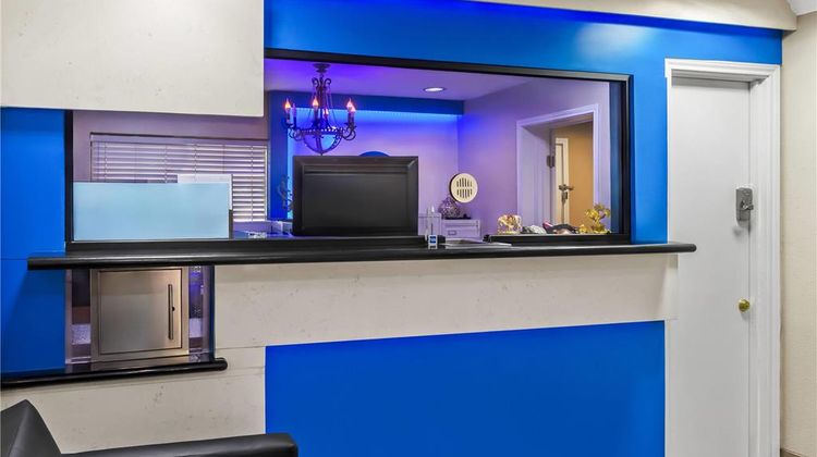 Days Inn Houston East Lobby