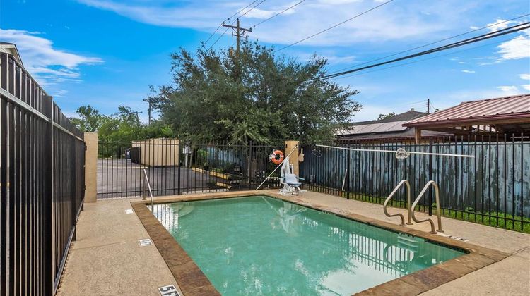 Days Inn Houston East Pool