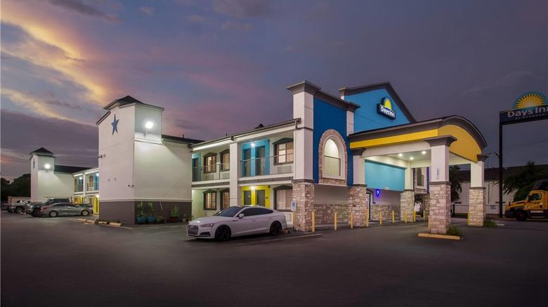 <b>Days Inn Houston East Exterior</b>. Images powered by <a href="https://iceportal.shijigroup.com/" title="IcePortal" target="_blank">IcePortal</a>.