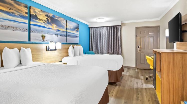 Days Inn Houston East Room
