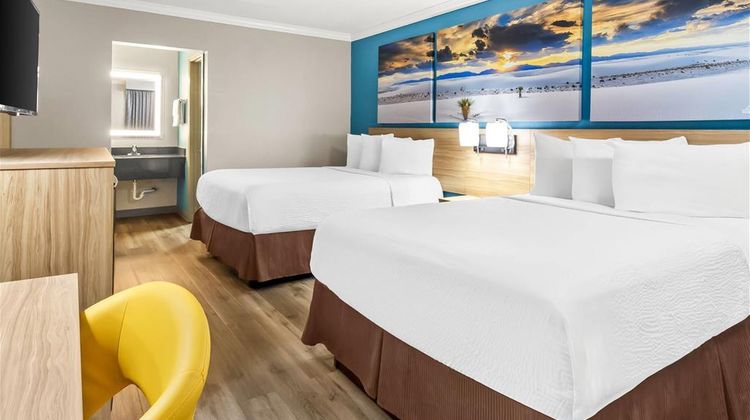 Days Inn Houston East Room