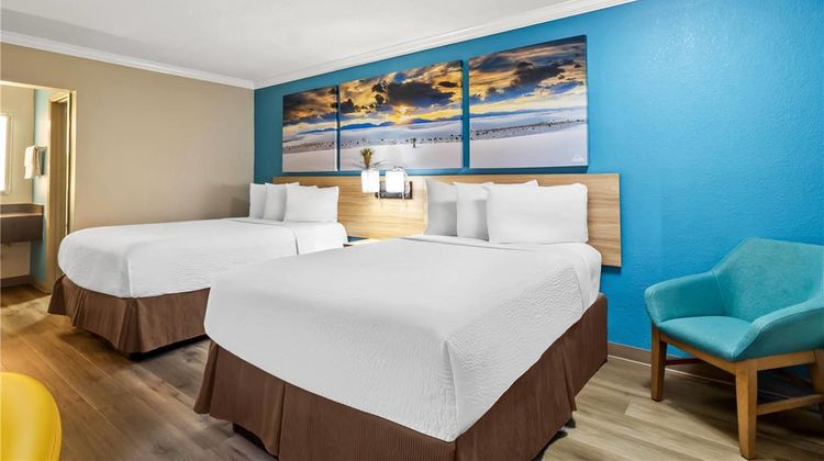 Days Inn Houston East Room