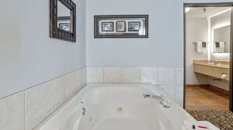 Elevation Inn & Suites Suite
