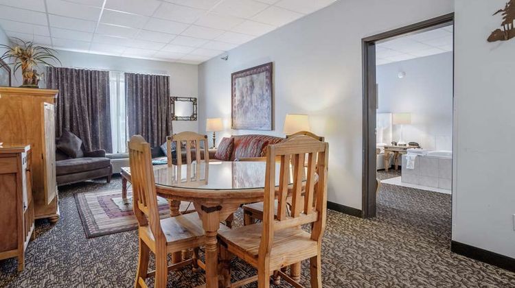 Elevation Inn & Suites Suite