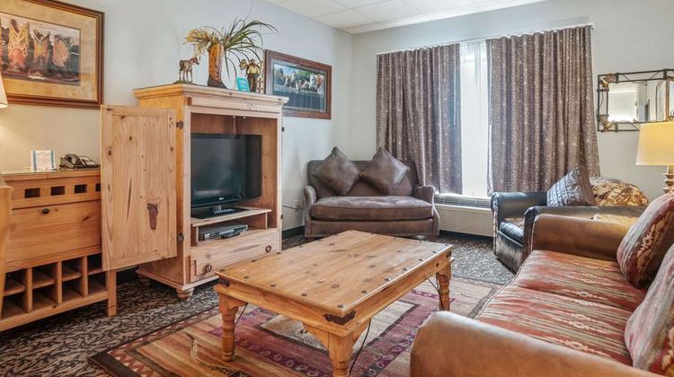 Elevation Inn & Suites Suite