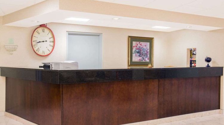 Ramada Angola/Fremont Area Lobby