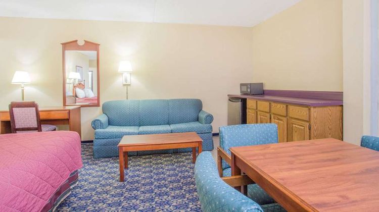 Ramada Angola/Fremont Area Room