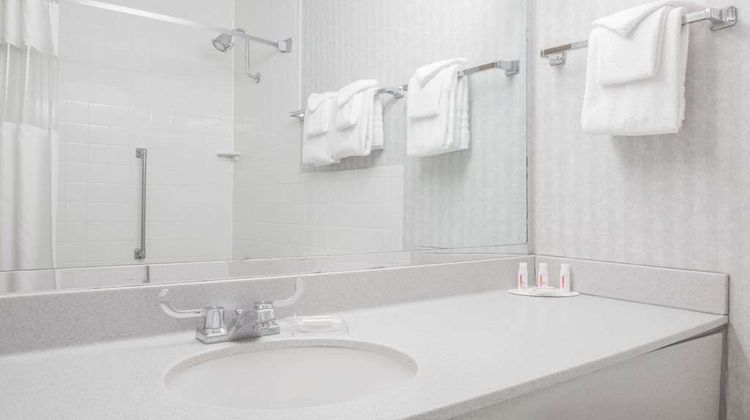 Ramada Angola/Fremont Area Room