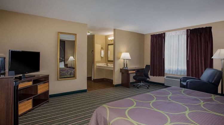 Super 8 Union Suite