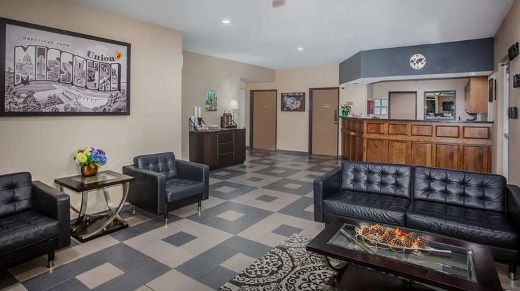 Super 8 Union Lobby