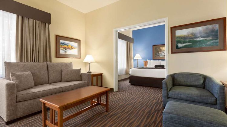 Wingate by Wyndham Greenwood Village Suite