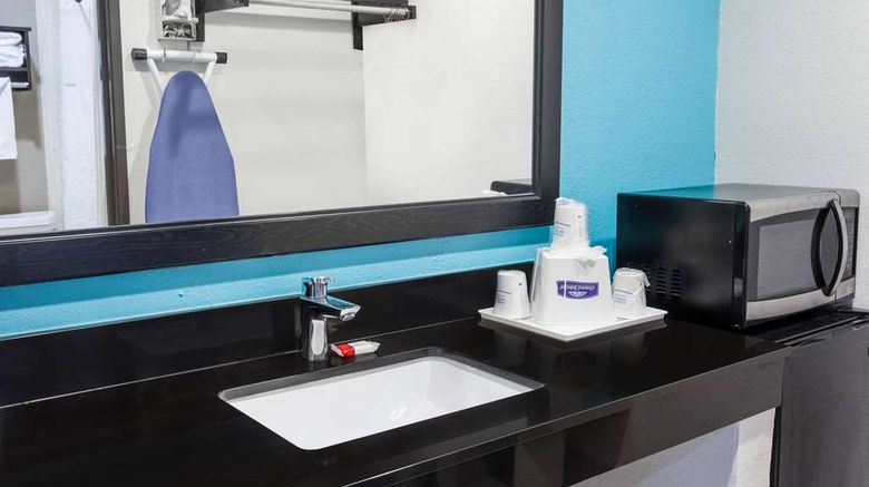 <b>Howard Johnson Express Inn National City Room</b>. Images powered by <a href="https://iceportal.shijigroup.com/" title="IcePortal" target="_blank">IcePortal</a>.
