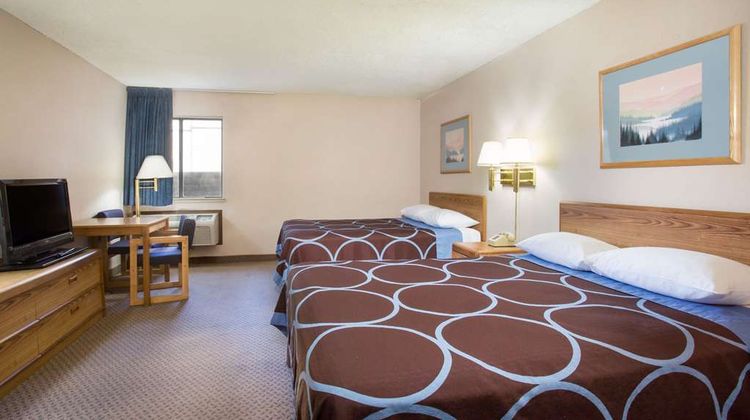 Super 8 Fallon Room