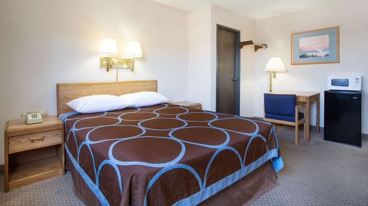 Super 8 Fallon Room