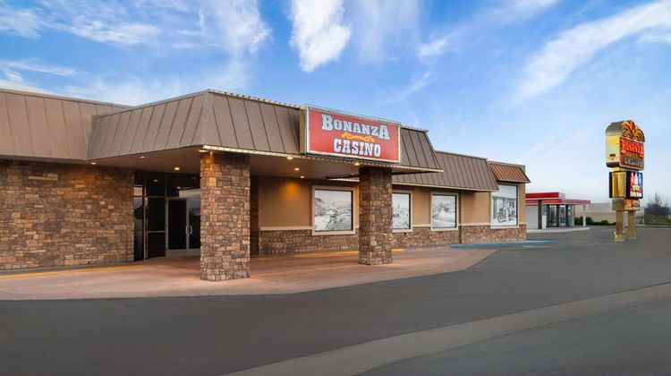 Super 8 Fallon Exterior