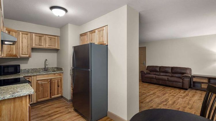 Super 8 Fallon Suite