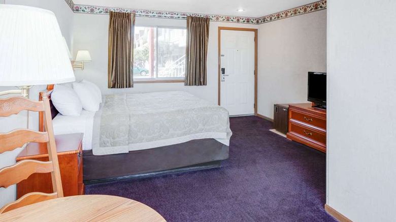 <b>Super 8 Macknaw City/Beachfront Area Room</b>. Images powered by <a href="https://iceportal.shijigroup.com/" title="IcePortal" target="_blank">IcePortal</a>.